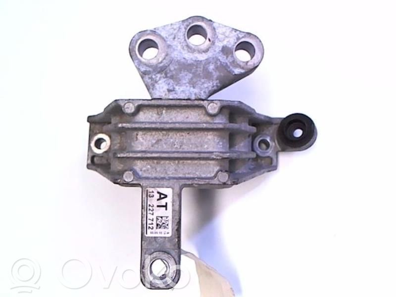 Opel Insignia A Engine mount bracket 