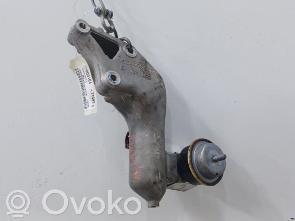 Peugeot 206+ Engine mount bracket 
