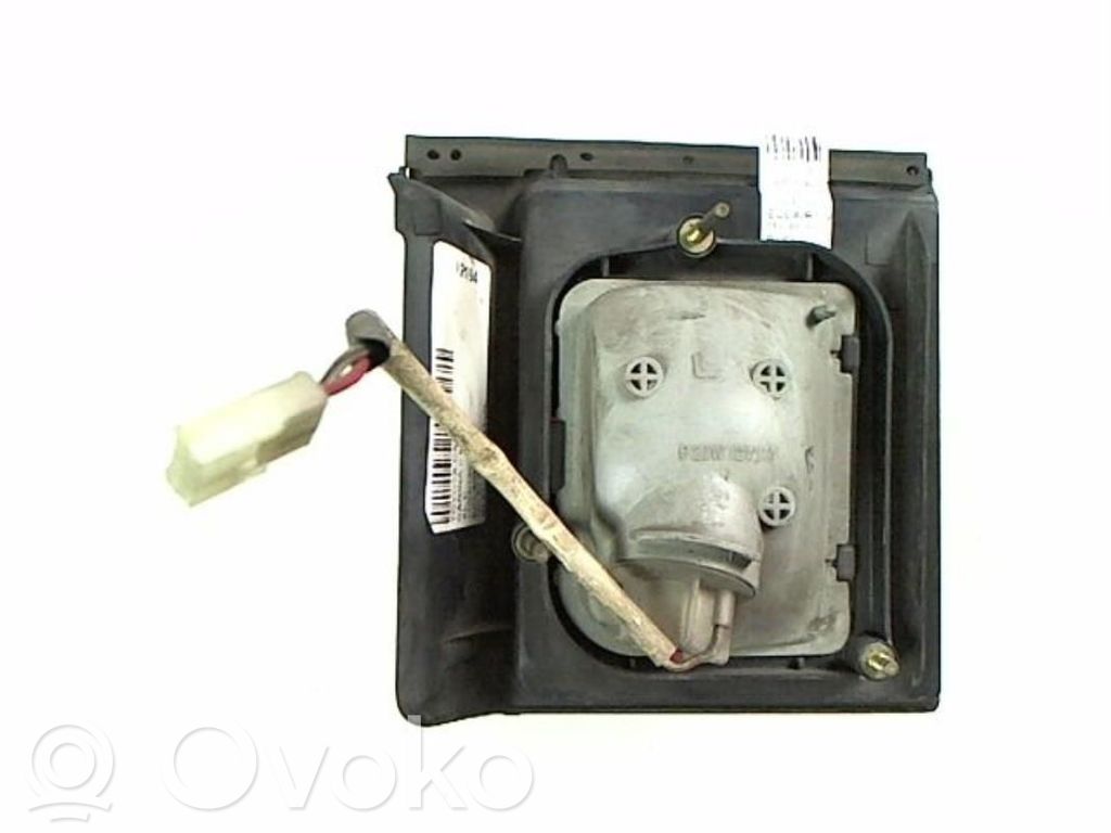 Toyota Carina  A10 Luci posteriori del portellone del bagagliaio 