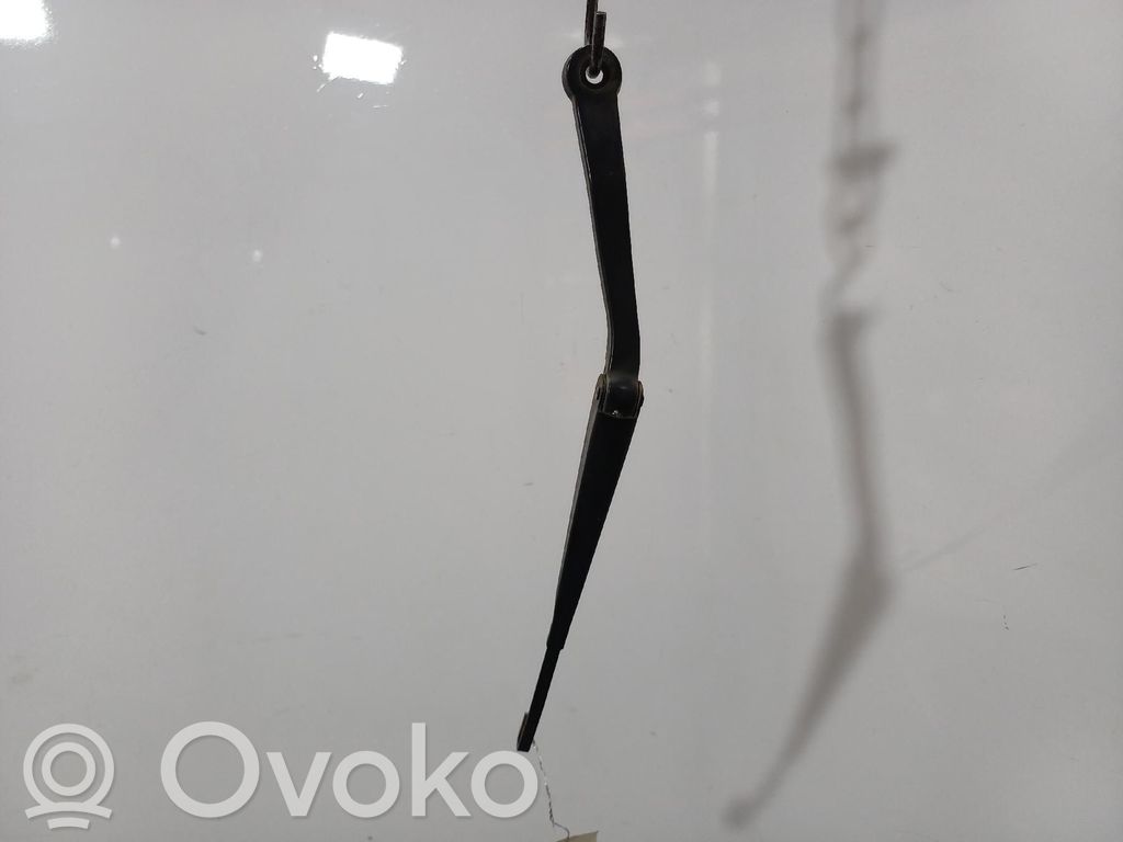 Nissan Terrano Ramię wycieraczki szyby tylnej 