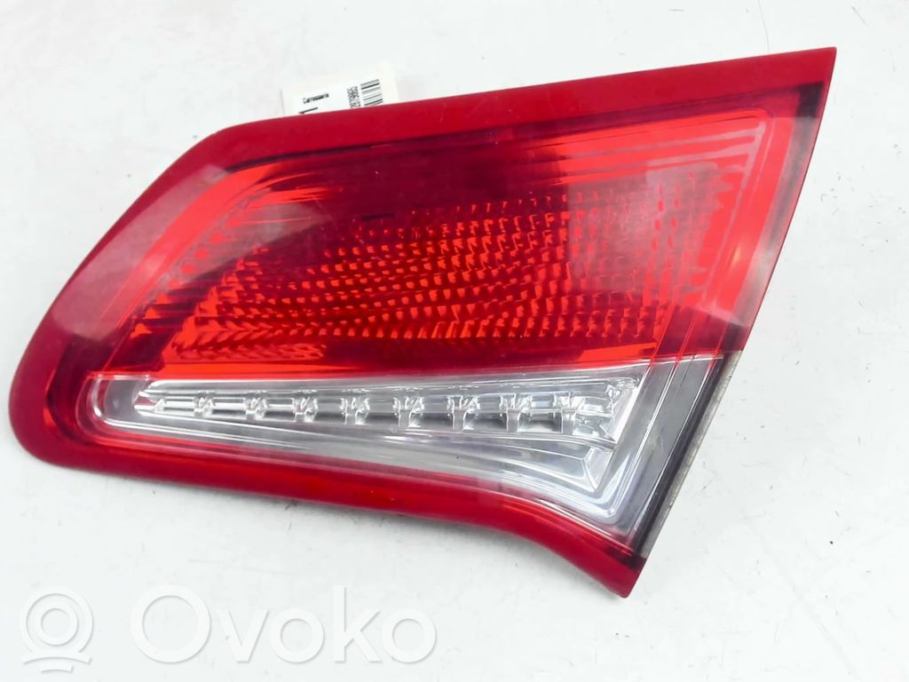 Citroen C4 II Lampă spate în capacul portbagajului 