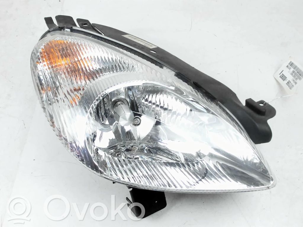 Citroen Xsara Picasso Lampa przednia 