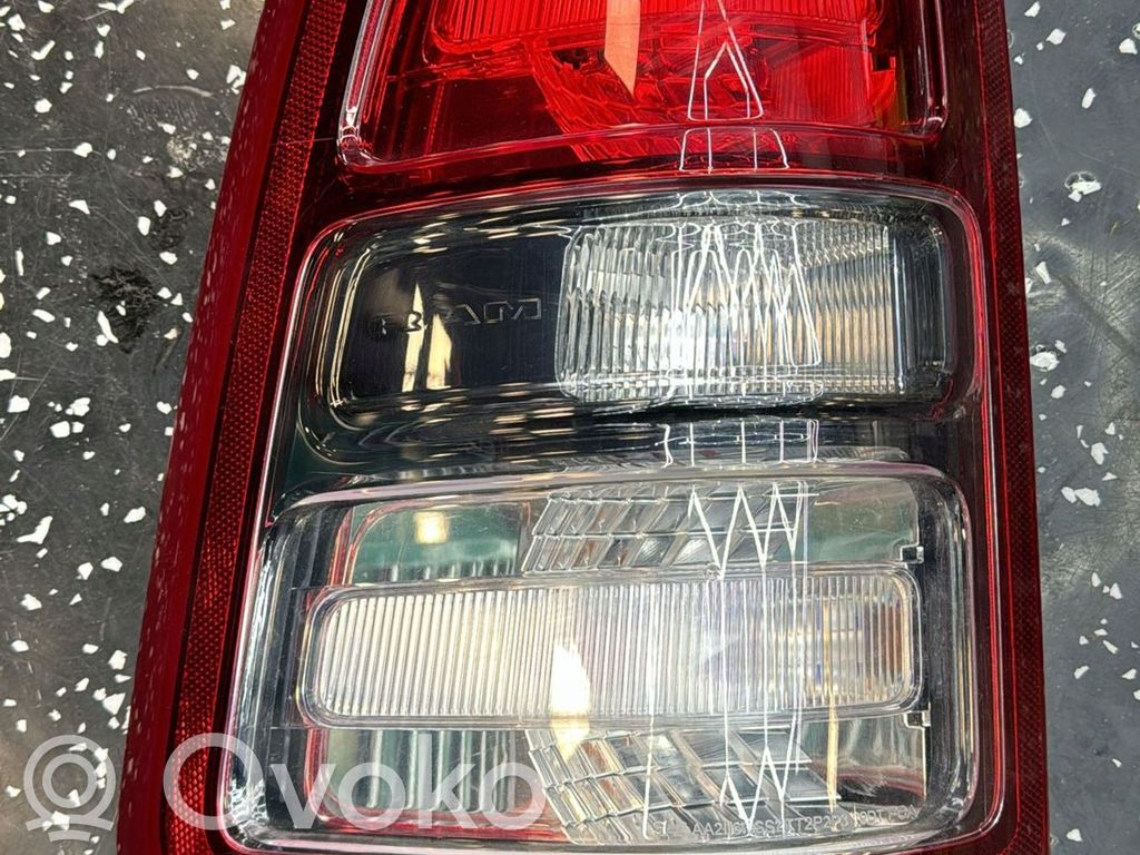 Rear/tail lights set   68261577AE