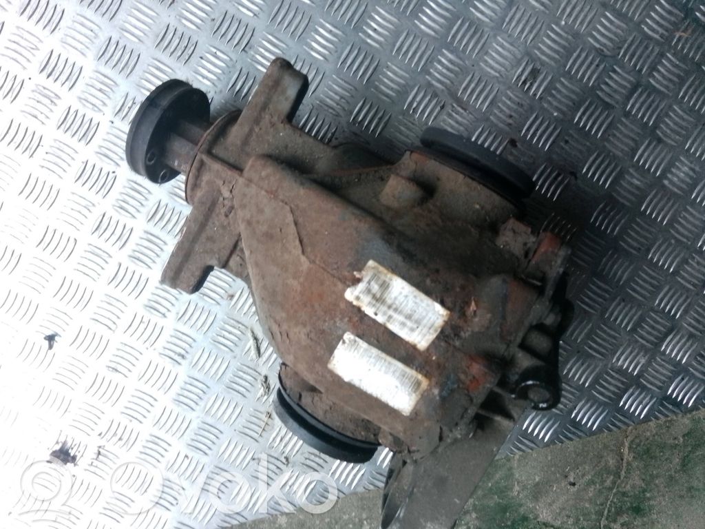 BMW 7 E65 E66 Galinis reduktorius 