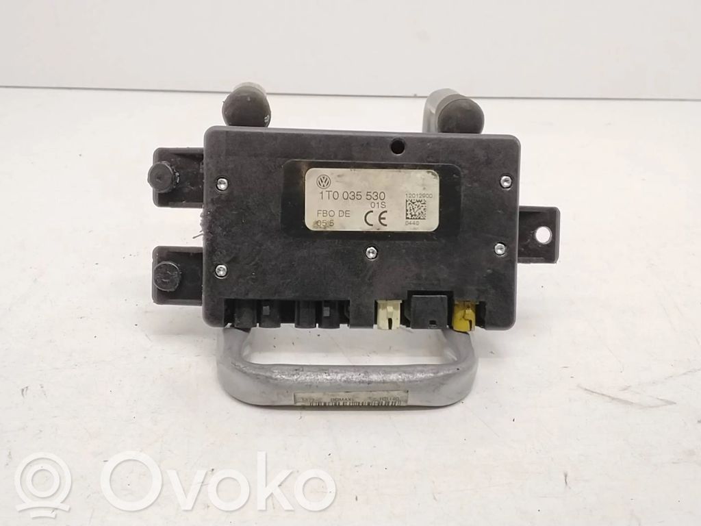 Volkswagen Touran I Amplificator antenă aeriană 