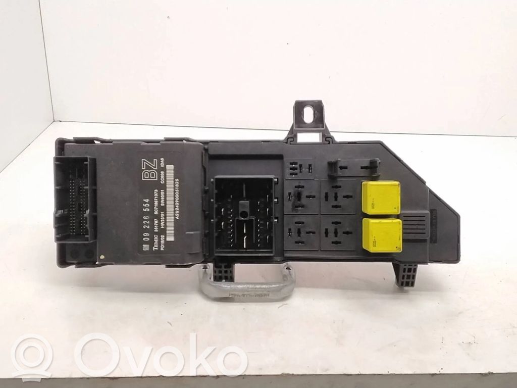 Opel Vectra C Ramka / Moduł bezpieczników 