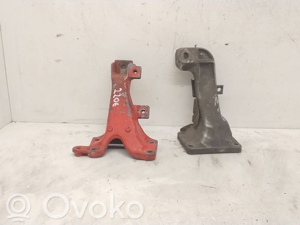 Engine mounting bracket   1141137