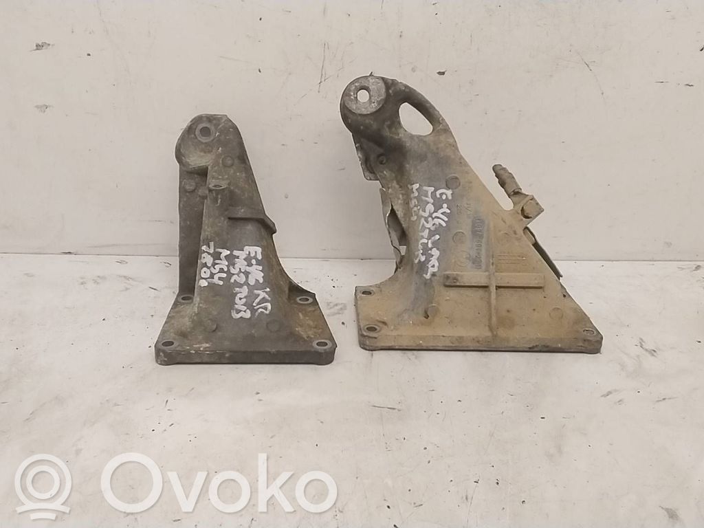 BMW 3 E46 Engine mounting bracket 
