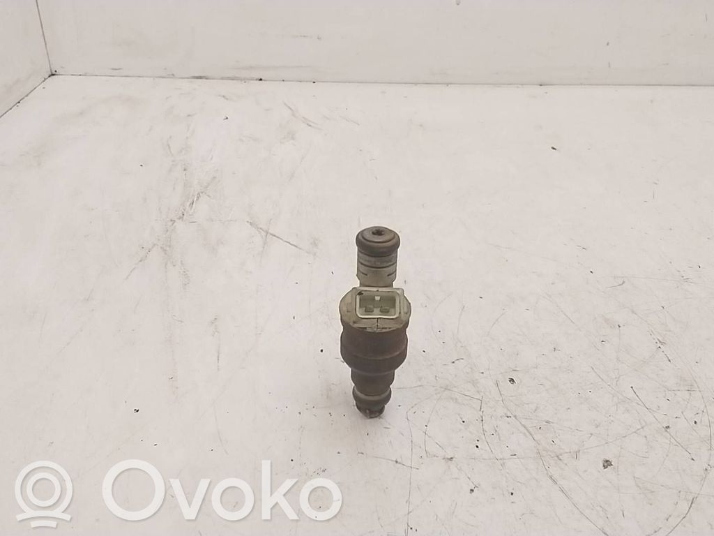 BMW 5 E34 Fuel injector 
