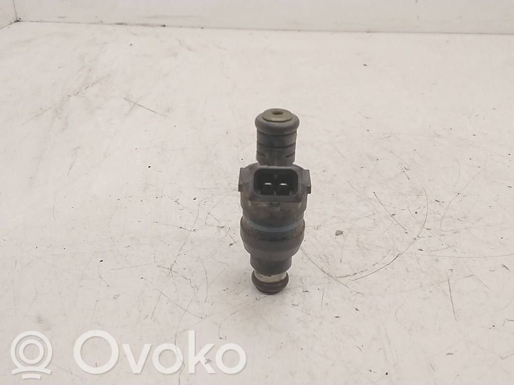BMW 3 E36 Fuel injector 