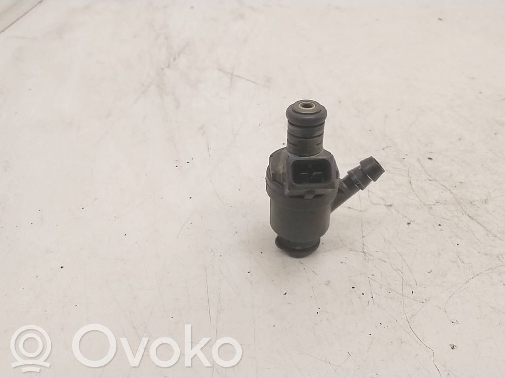 Injecteur de carburant   1247931