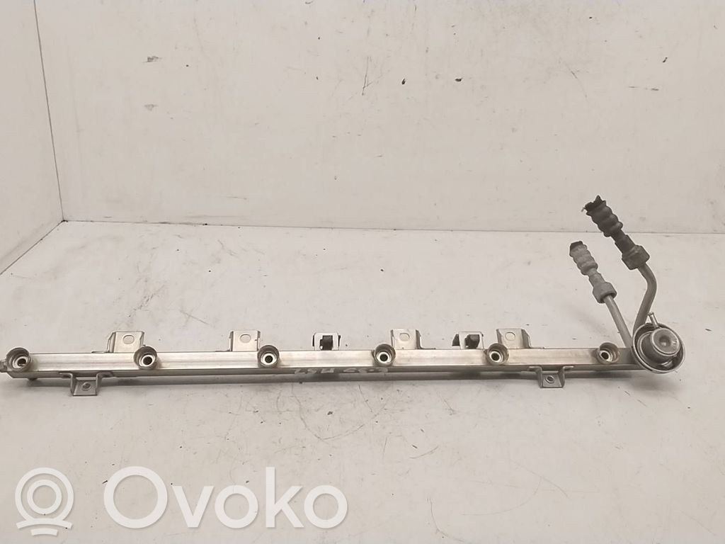 BMW 5 E39 Fuel pressure regulator 