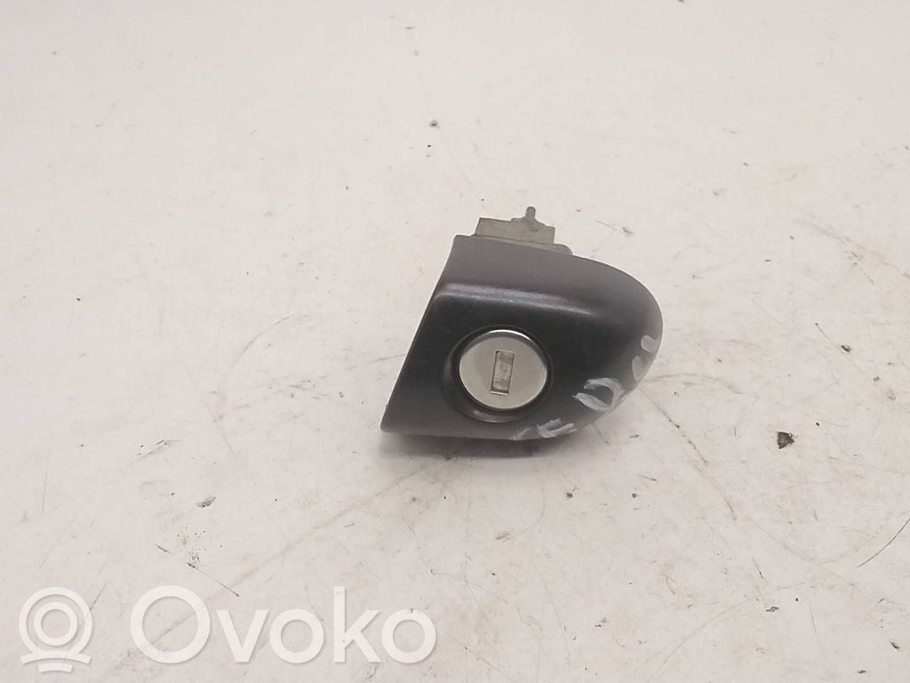 BMW 3 E46 Užrakinimo spynelė (prie rankenos) 