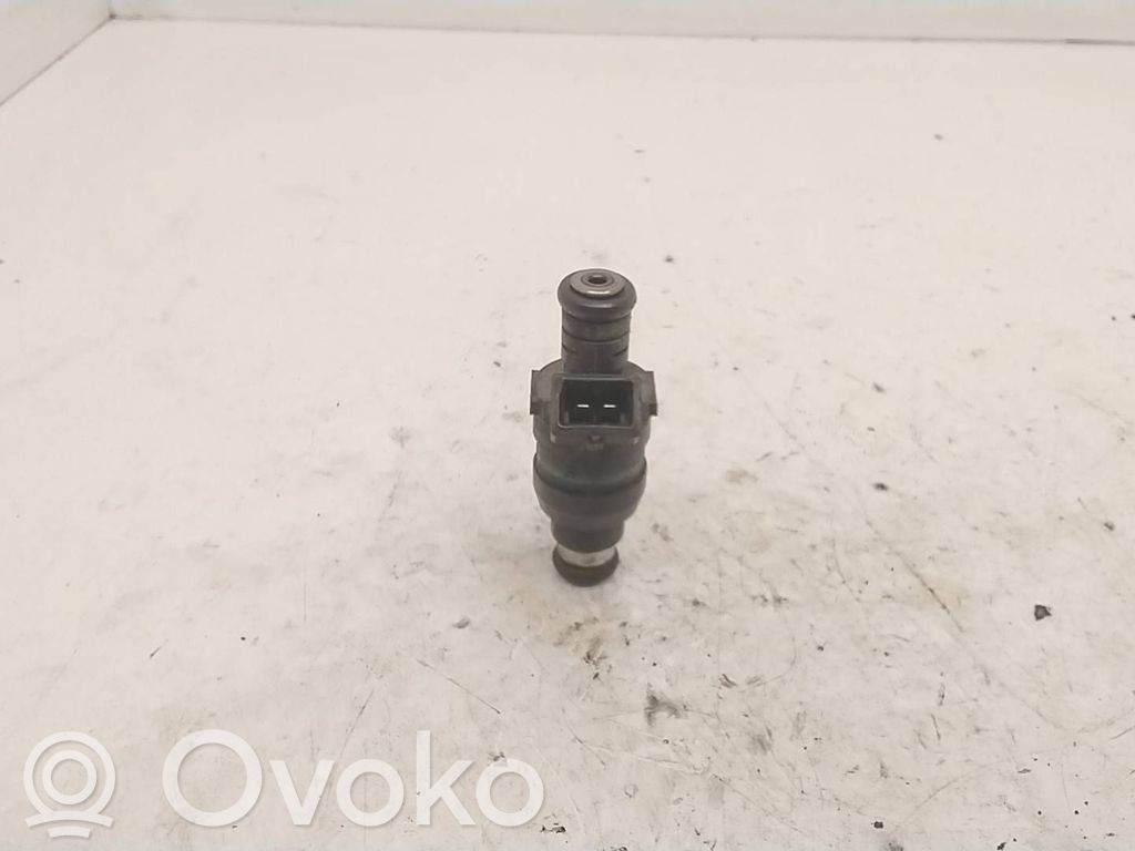BMW 3 E30 Fuel injector 