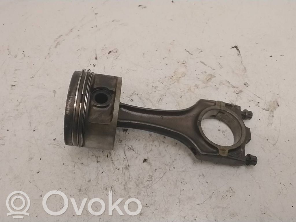 BMW 3 E30 Piston with connecting rod 