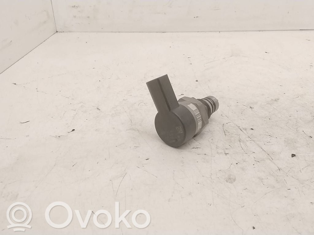 BMW 3 E90 E91 Regulator ciśnienia paliwa 