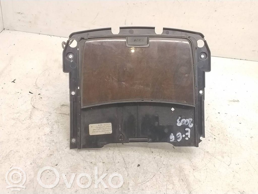 BMW 7 E65 E66 Peleninė panelėje 