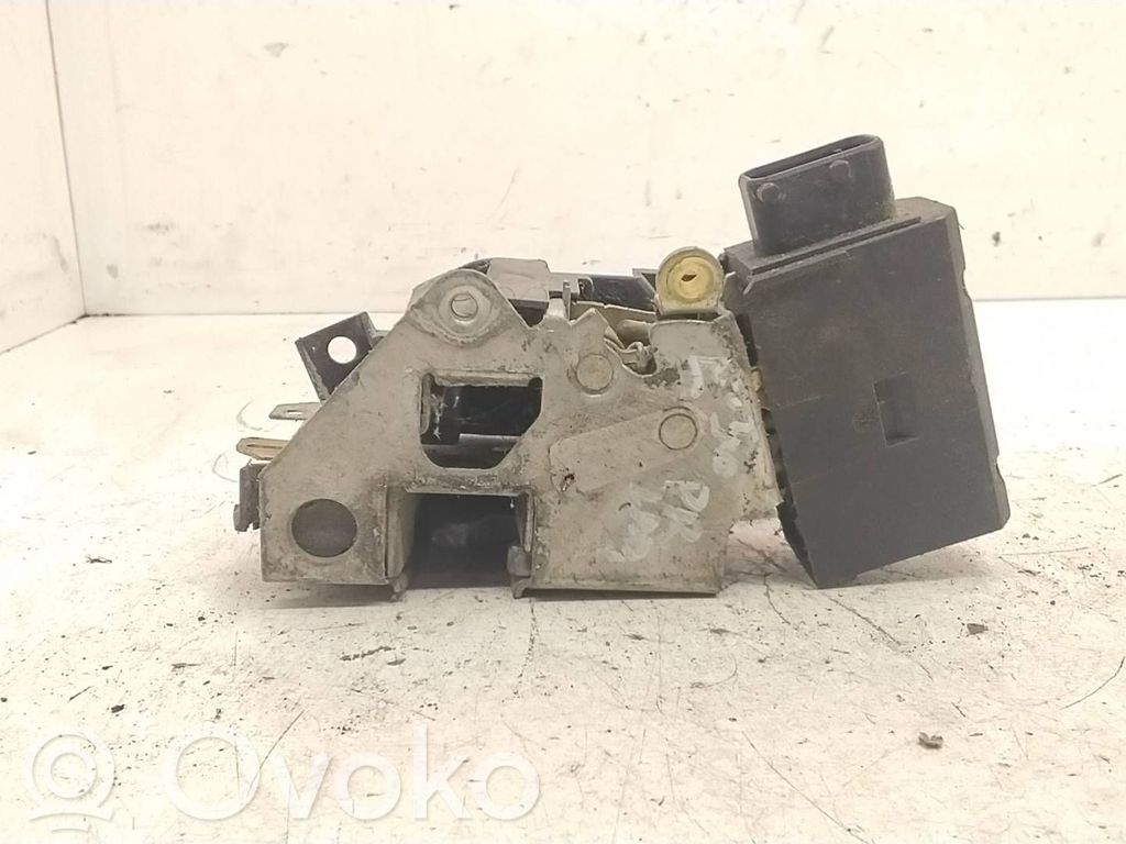Front door lock   8122204