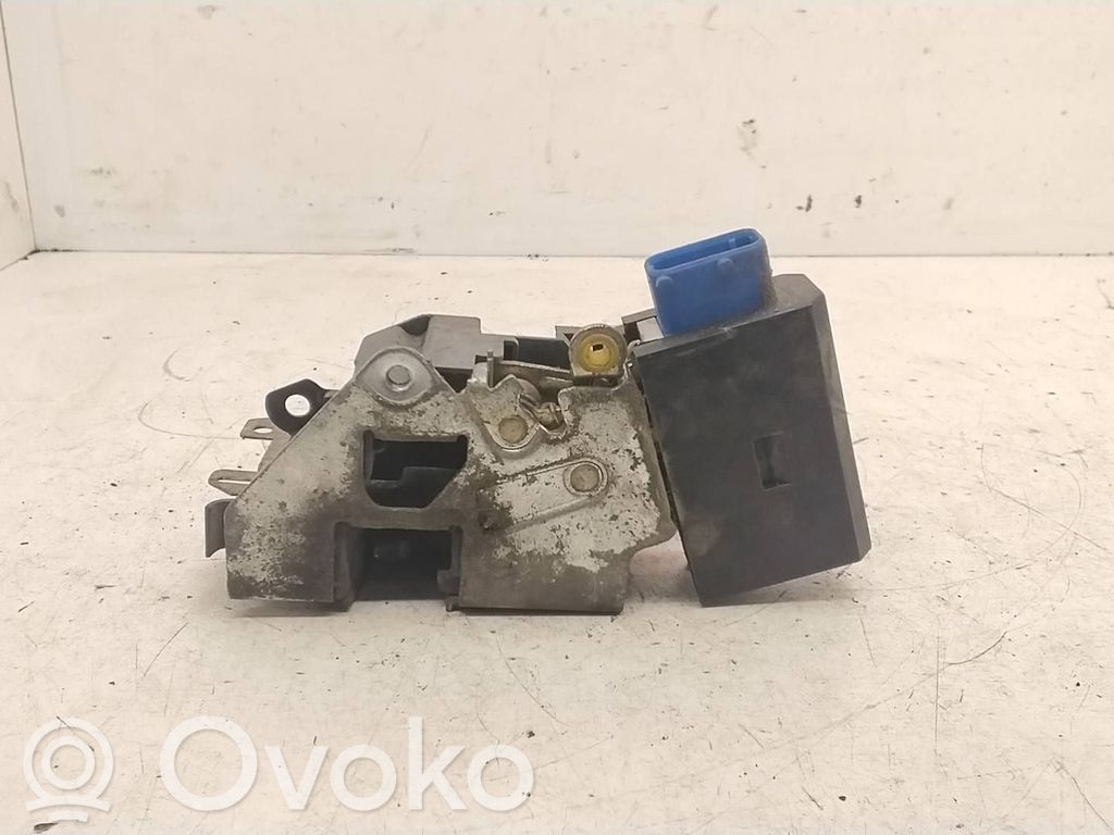 Priekšpusē slēdzene   40620721,8353011