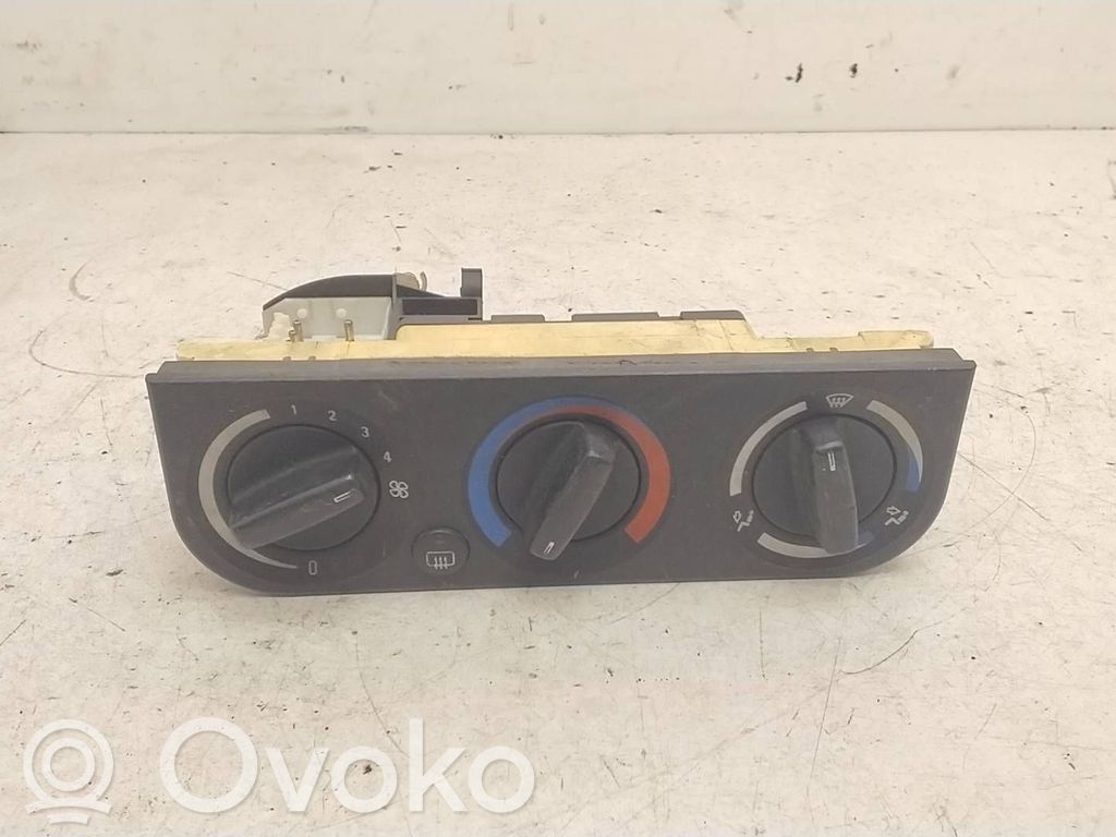 BMW 3 E36 Climate control unit 