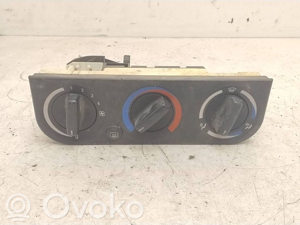 BMW 3 E36 Climate control unit 