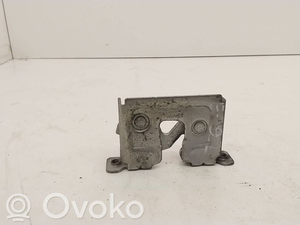 Spyna variklio dangčio   7115229