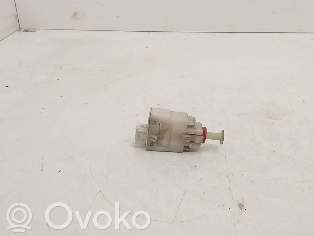 Interruptor sensor del pedal de freno   8360421