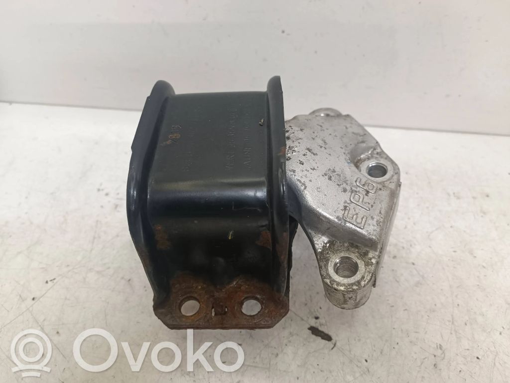Peugeot 3008 I Engine mount bracket 