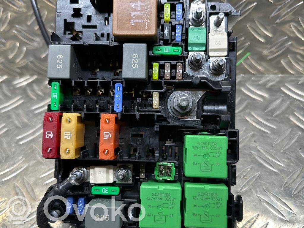 Peugeot Expert Fuse module 