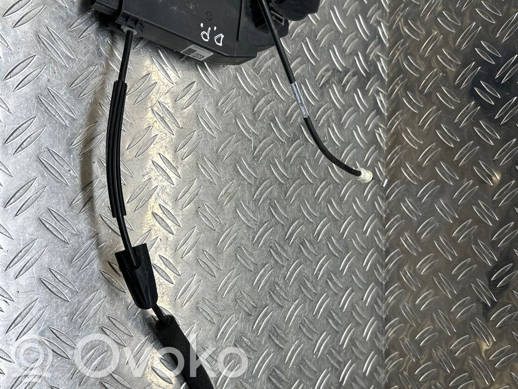 Peugeot 308 Priekšpusē slēdzene 