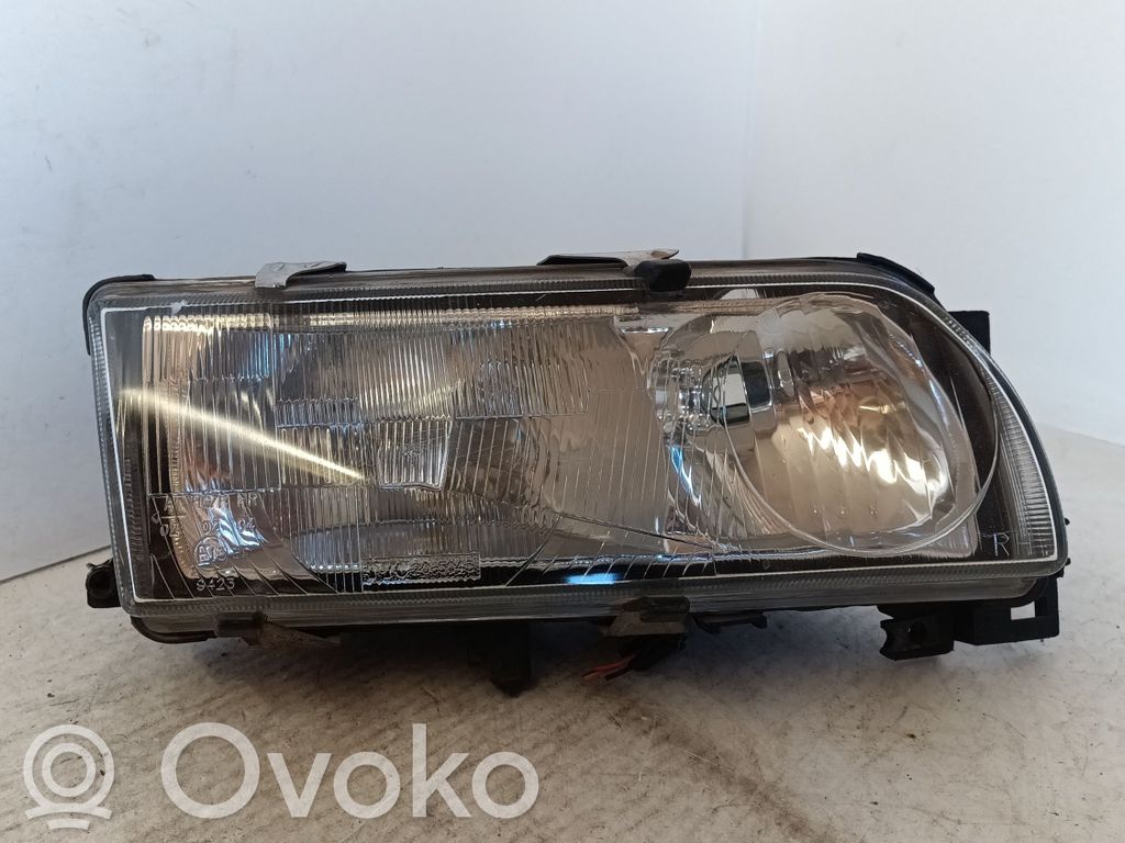 Nissan Primera Lampa przednia 