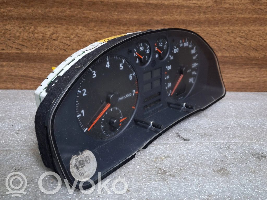 Audi A4 S4 B5 8D Tachimetro (quadro strumenti) 