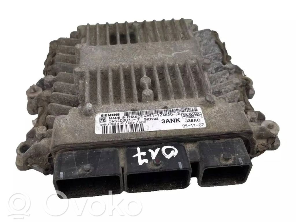Ford Focus Radiator cooling fan shroud 
