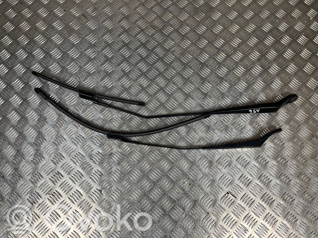 Peugeot 208 I Front wiper blade arm 