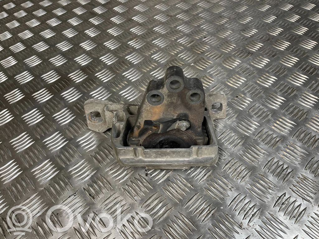 Ford Focus Engine mount bracket 