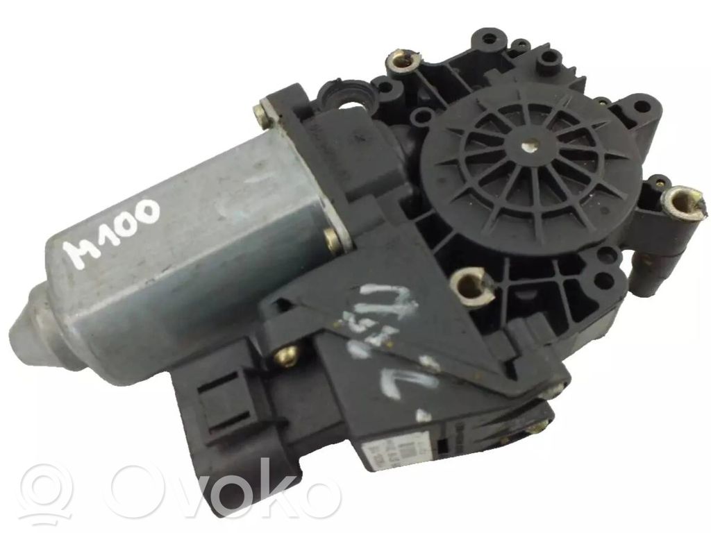 Silnik regulatora szyby drzwi przednich   4D0959802G