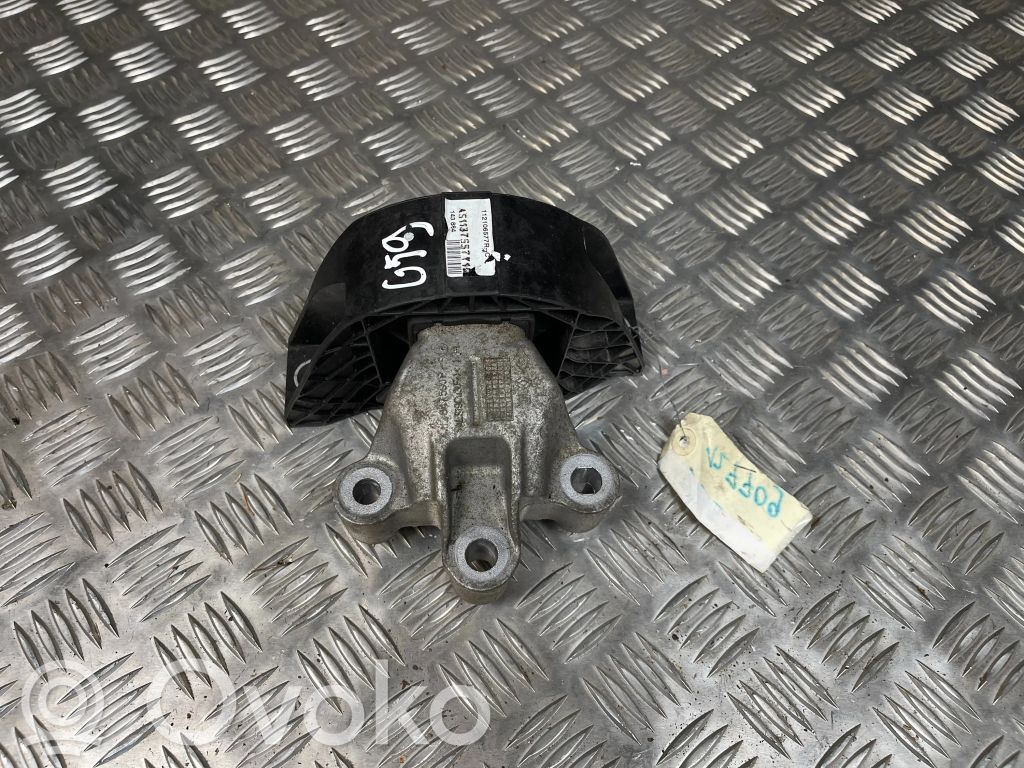 Renault Zoe Engine mount bracket 