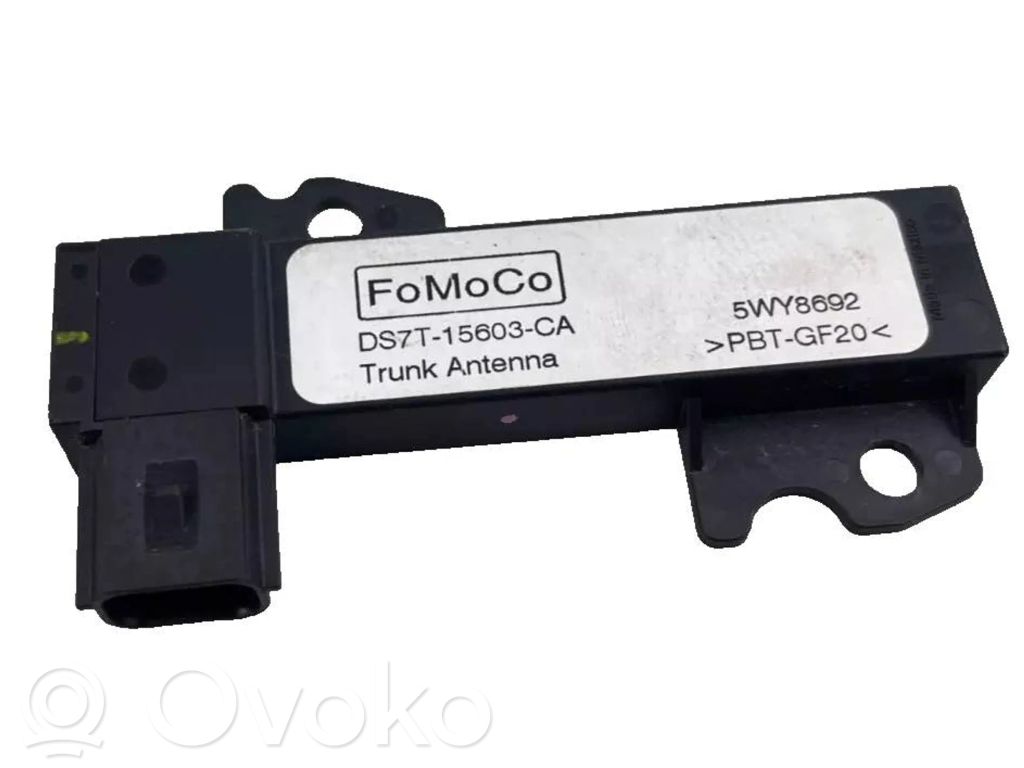 Ford Fusion II Antenos stiprintuvas 