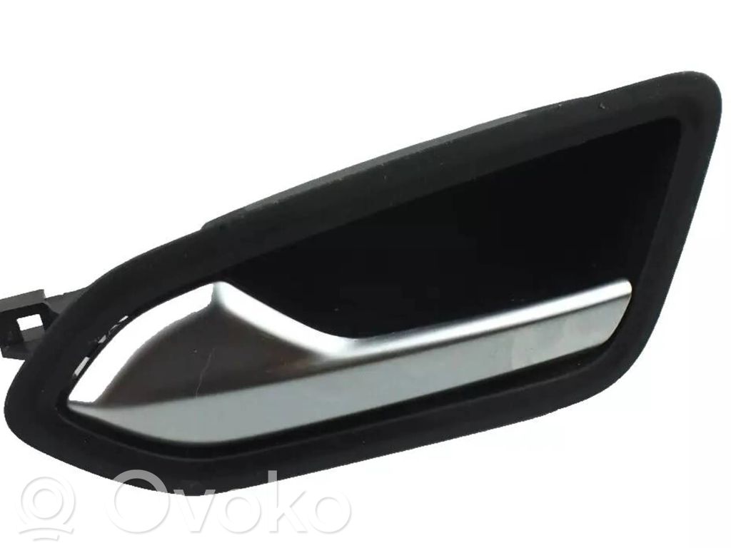 Renault Arkana Manecilla interna puerta delantera 