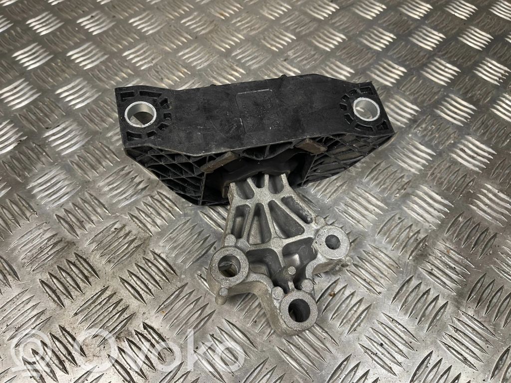 Renault Zoe Engine mount bracket 