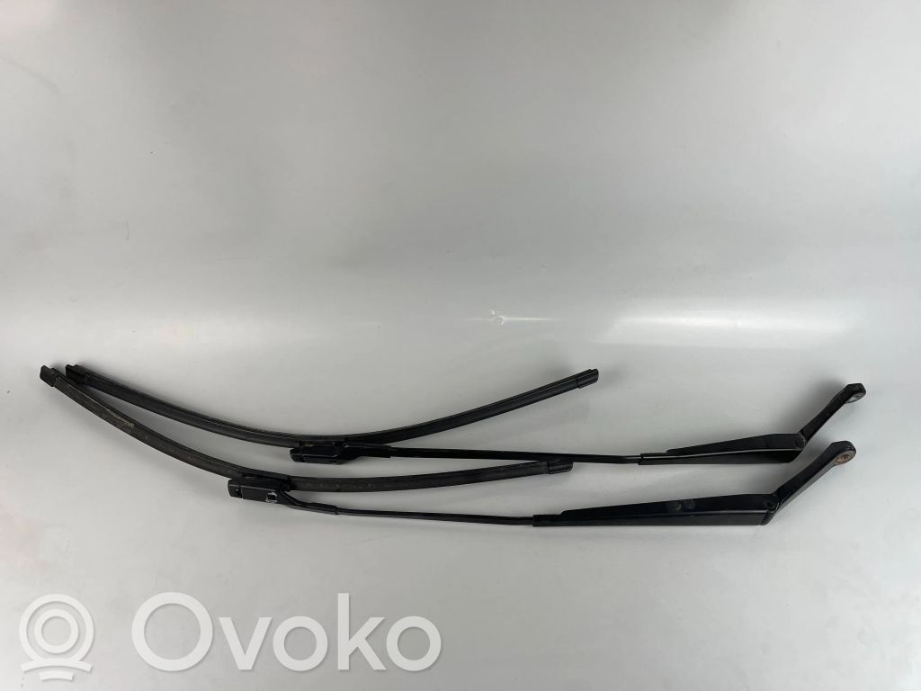 Peugeot 508 Front wiper blade arm 