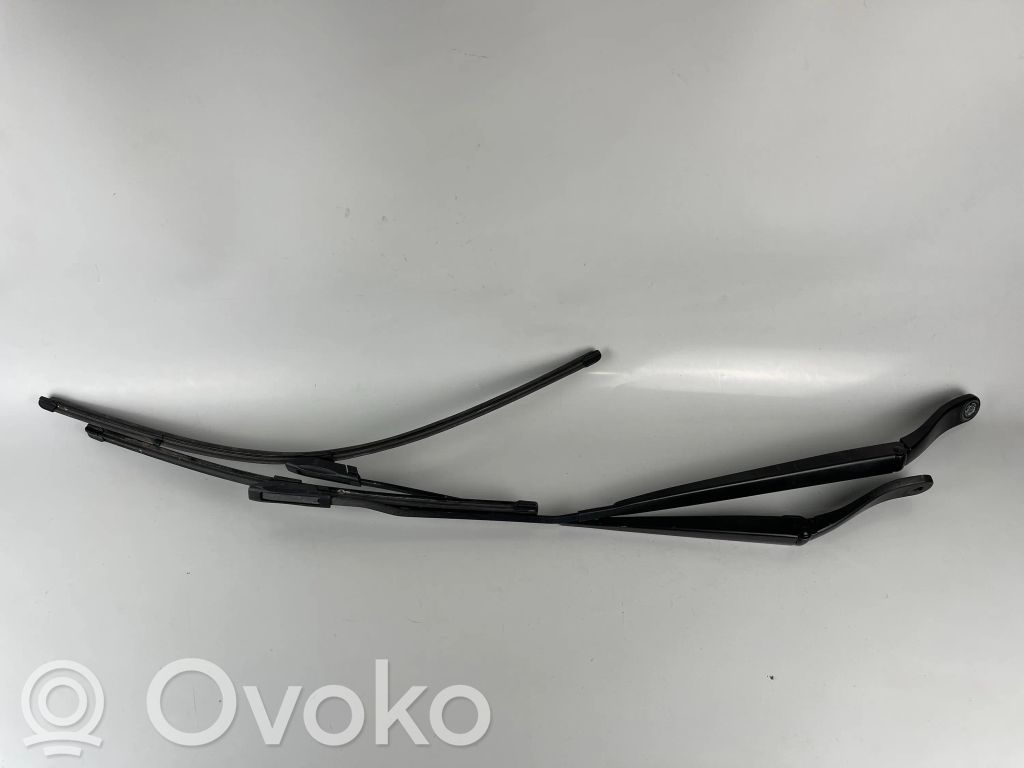Peugeot Traveller Front wiper blade arm 