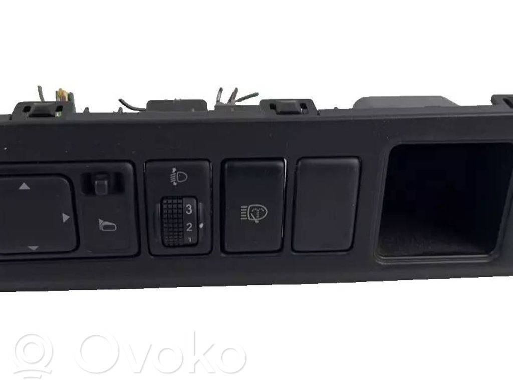 Nissan Note (E11) Wing mirror switch 