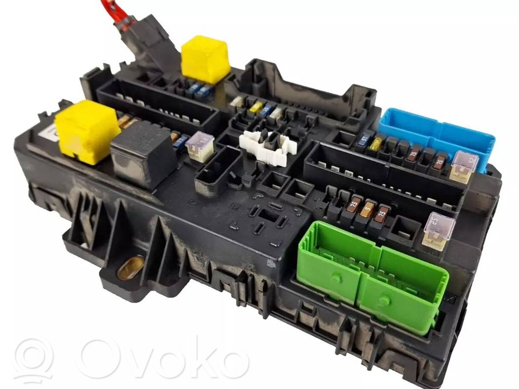 Opel Astra H Fuse module 