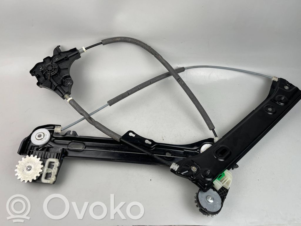 BMW i4 Mecanismo para subir la puerta delantera sin motor 