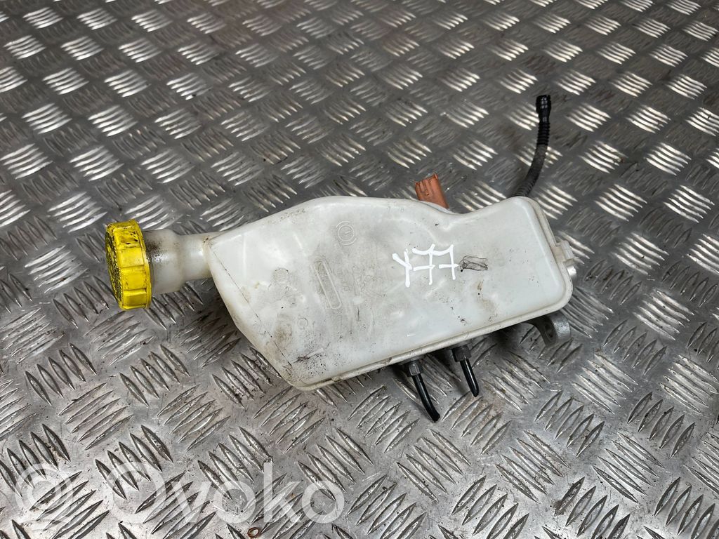 Peugeot 208 I Master brake cylinder 
