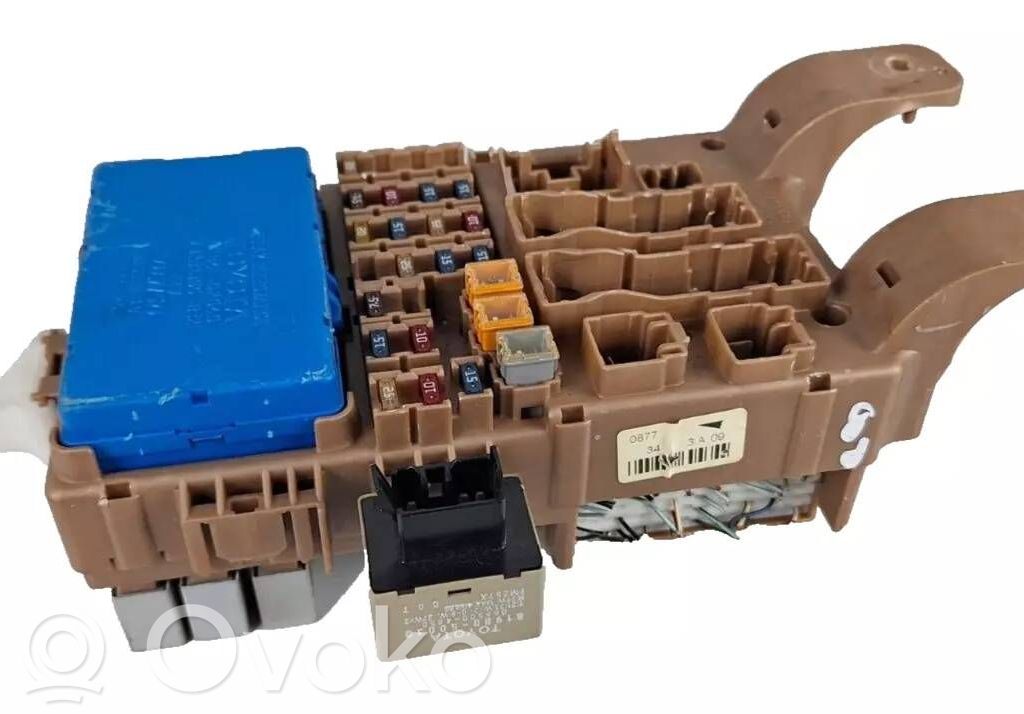 Toyota Corolla Verso E121 Fuse module 