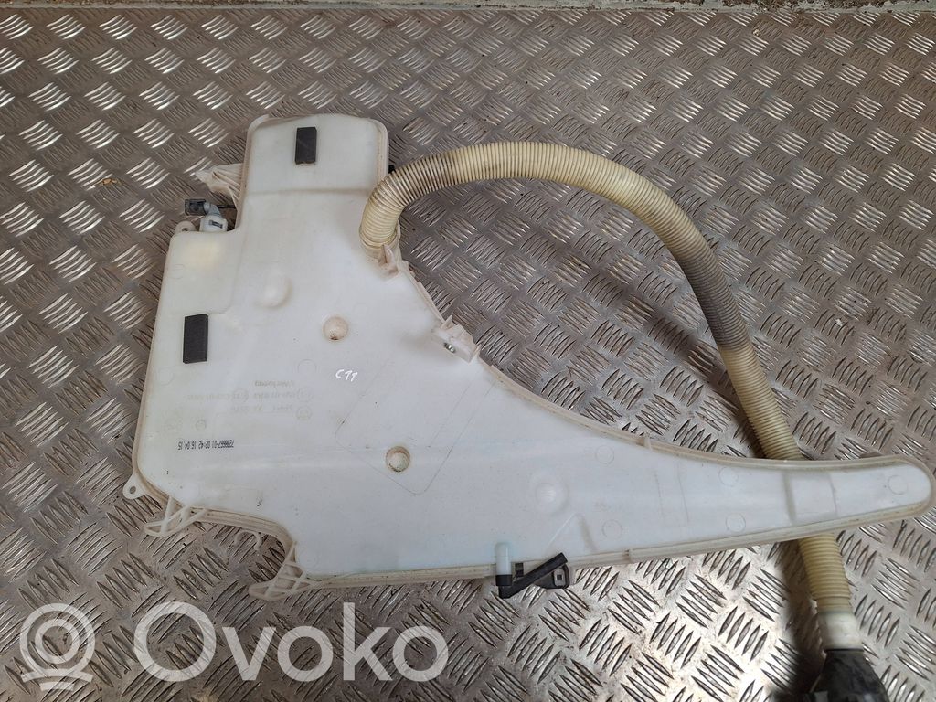 BMW 1 E81 E87 Logu šķidruma tvertne 