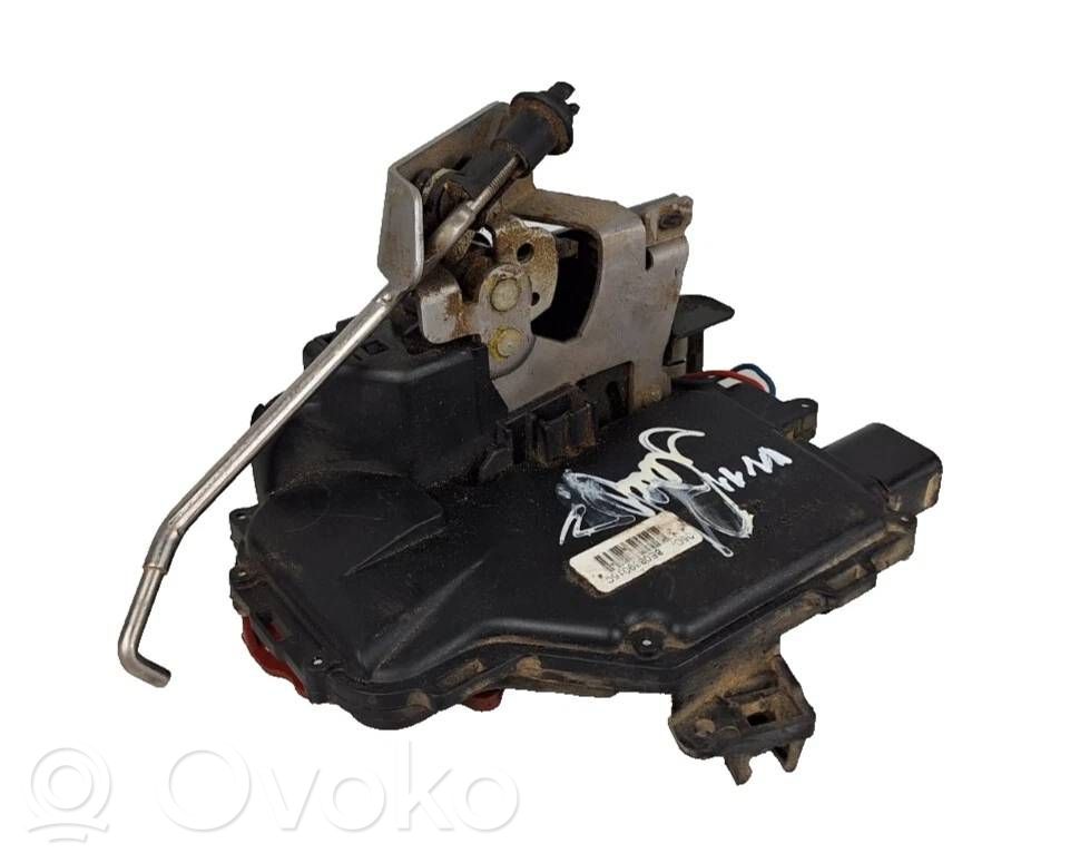 Zamek drzwi tylnych   8E0839015C