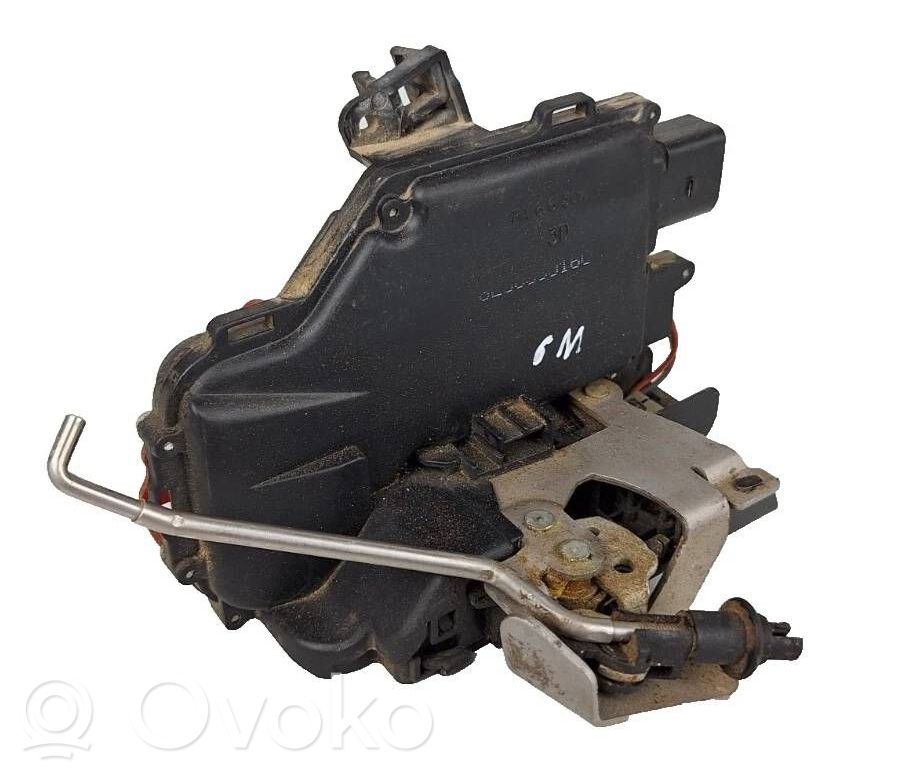 Audi A4 S4 B6 8E 8H Priekinė durų spyna 